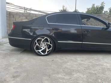 автозапчасти с доставкой в азербайджан: Volkswagen Passat B6 sedan – tünd boz rəng, zövqlü eksteryer və geniş