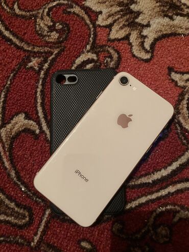 Apple iPhone: IPhone 8, Б/у, 64 ГБ, Matte Gold, Зарядное устройство, Защитное стекло, 100 %