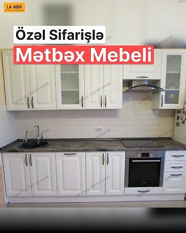 vitrin kuxna mebeli: Özəl sifarişlə mətbəx mebeli – klassik üslubda ağ fasadlar, şüşəli — 1