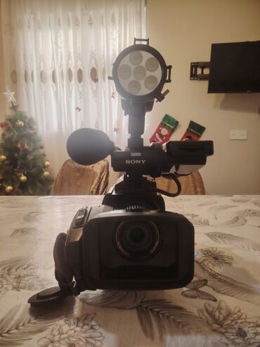 Videokameralar: Sony professional videokamera – HD çəkiliş Xüsusiyyətlər: - Yüksək — 3