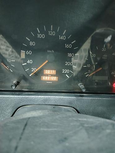 mercedes c220 cdi: Mercedes-Benz C-Class: 2.2 l | 1995 il Sedan — 10
