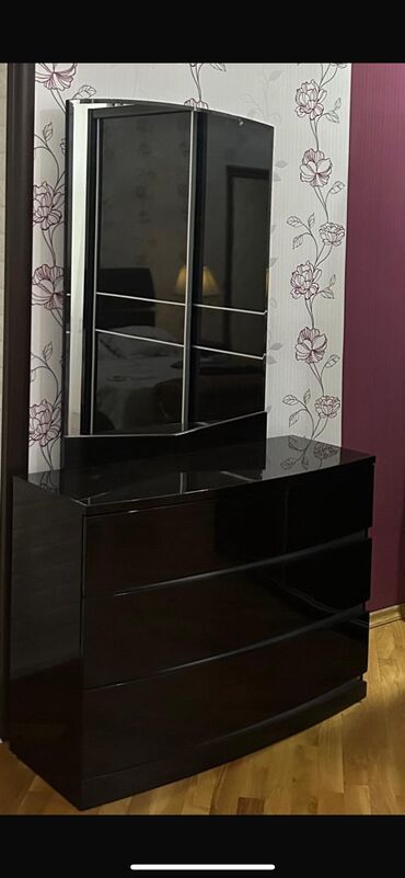 Yataq otağı dəstləri: İkinəfərlik çarpayı, 2 tumba, Komod, Termo, İtaliya, İşlənmiş -da lalafo.az — 9 Yataq otağı dəstləri: İkinəfərlik çarpayı, 2 tumba, Komod, Termo, İtaliya, İşlənmiş — 9