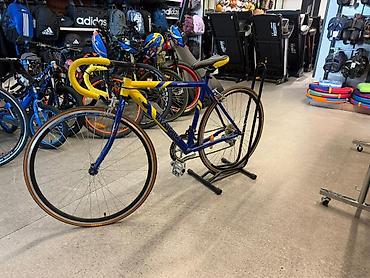 Dağ velosipedləri: Ta Sport firmasinin 27 ölçü,şosseni velosipedi.amerika istehsalidi.az — 1