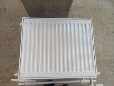 Qapılar və aksessuarlar: 5 eded radiatir satilir 60 sm dur 1 edirdi 25 manata