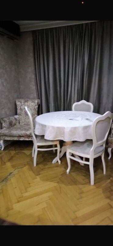 Masa və oturacaq dəstləri: Qonaq otağı üçün, Açılmayan, Yumru masa, 4 stul