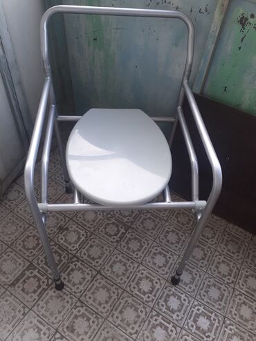 средство для дачных туалетов в Азербайджан | ДРУГИЕ МЕДИЦИНСКИЕ ТОВАРЫ: Туалет для инвалидов. Новый не пользовались. Раскладной