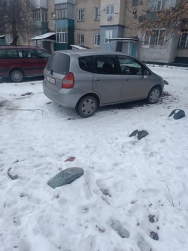 air pump: Компактный хэтчбек серебристого цвета. Основные особенности: - 5 — 1