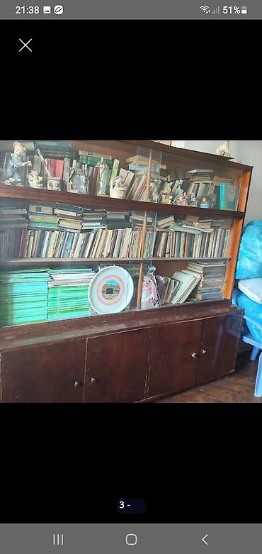 ucuz dolablar: Klassik üslubda, natüral ağac teksturasına malik vitrinli bufet dəsti — 9