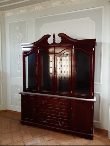 barter evler yeni: Açılan, 4 qapılı Düz dolab, Stenka