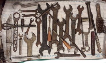 Другие инструменты: Ключи рожковые зубило, нож, отвертка, щетка. Цена за всё