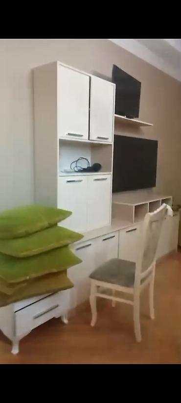 pletka: 14/9 mertebesi. Evde her esya var. Tam temirli. Iki oraq. Evde qalan — 5