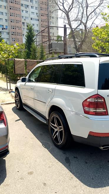 Mercedes-Benz: Mercedes-Benz ML sinfi SUV Xüsusiyyətlər: - Kuzov: ağ rəng, 5 qapılı — 15