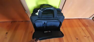 Putni koferi i torbe: Odlicna Targus torba za putovanje avionom, ima dosta pregrada, pa moze — 5