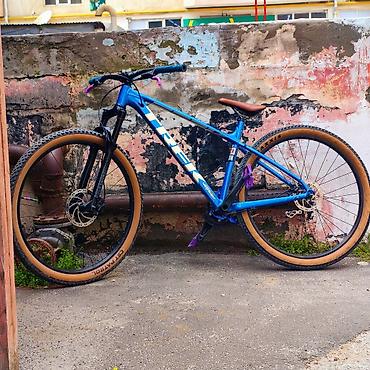 Dağ velosipedləri: Trek hardtail dağ velosipedi - Gövdə: yüngül alüminium, mavi rəngdə — 10