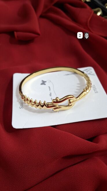 Bilərziklər: Qızılı rəngli, paslanmayan poladdan (STEEL) bəzək bilərziyi. Oval -da lalafo.az — 18 Bilərziklər: Qızılı rəngli, paslanmayan poladdan (STEEL) bəzək bilərziyi. Oval — 18