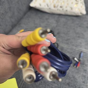 Audio və video kabellər: RCA və AV kabel dəsti Məzmun: - Çoxsaylı RCA (kompozit video və stereo — 3