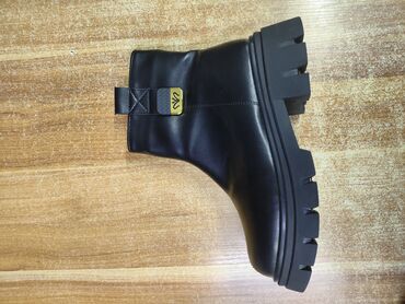 Ботинки и ботильоны: Остаток. 50 пар бар . озу оптом баасы 1300, 1500,1800 болгон товарлар — 4