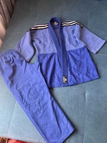 купальник для художественной: Форма для дзюдо Adidas из двух частей, состоящая из куртки и брюк
