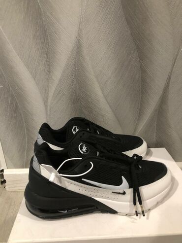 кросовки nike air jordan 4: Оригинал мужские кроссовки Nike размер 43 новые с биркой