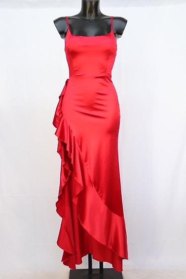 eros flame cena: Elegantna duga crvena haljina od satenskog materijala.
3400din
S M L — 2