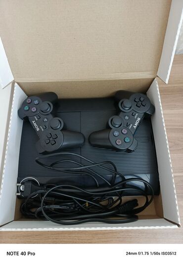PS3 (Sony PlayStation 3): Salam. PlayStation 3 slim 500 GB İçərisində 50 yeni oyun. Üzərində 2