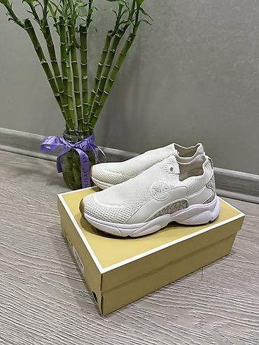 krossovka: Michael Kors qadın slip-on idman ayaqqabısı. Ağ rəngli, nəfəsalan tor — 4