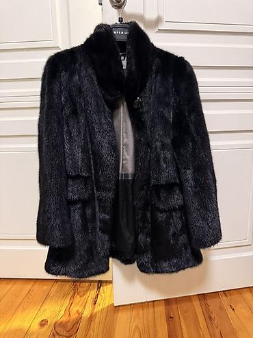 Шубы: Срочно продам шубы! 1)Цена на черную греческую цельную автоледи шубу — 1