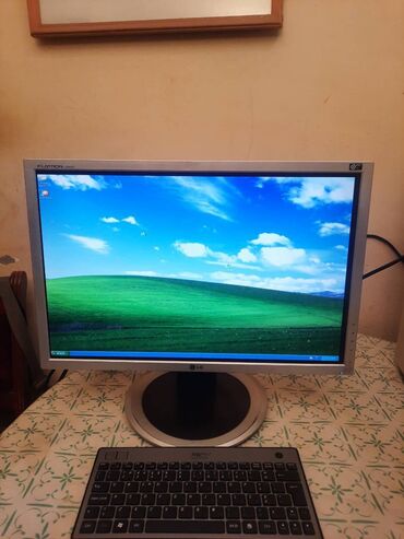 Monitori: LCD LG monitor za desktop racunar, kompjuter.
Ispravan.
Bez kablova — 14