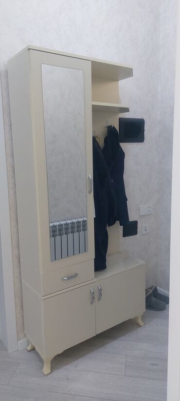 Dolablar: İşlənmiş, Açılan, 3 qapılı Düz dolab, Ayaqqabı dolabı, Azərbaycan