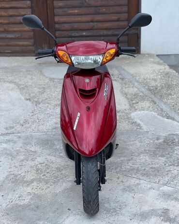 Lixiang: Yamaha JOG skuter - Rəng: qırmızı, qara detallar ilə - Güzgülər: iki