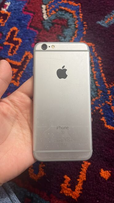 Apple iPhone: IPhone 6s, Б/у, 64 ГБ, Серебристый, Зарядное устройство, Защитное стекло, Чехол, 100 %