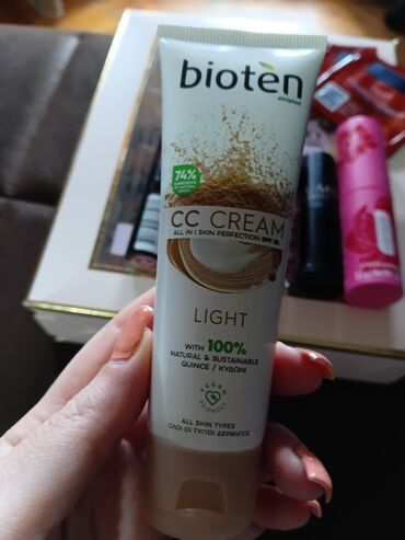 Šminka: Set kozmetike – više brendova Sadržaj: - Vivian Gray poklon set — 8