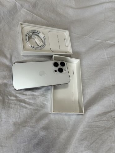 Apple iPhone: IPhone 14 Pro, Б/у, 256 ГБ, Белый, Зарядное устройство, Защитное стекло, Чехол, 91 %