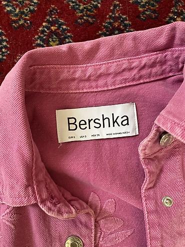 Şəxsi əşyalar: Bershka qadın köynək-jaket - Rəng: çəhrayı - Model: düyməli, klassik — 2