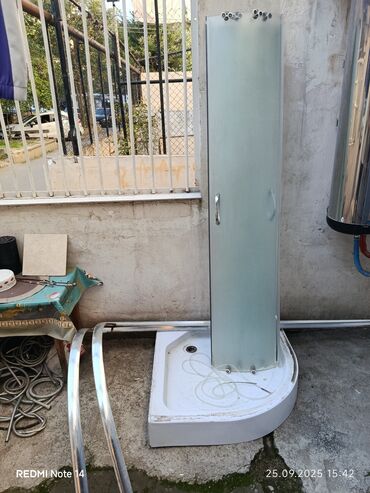 Moydadırlar: Duş kabinəsi komplekti - Ölçü: təxmini 90×90 sm yarımdairəvi vanna
