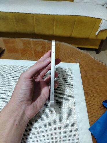 Apple iPhone: Apple iPhone iPhone 13, 128 GB, Starlight, Face ID na lalafo.rs — 4 Apple iPhone: Apple iPhone iPhone 13, 128 GB, Starlight, Face ID — 4