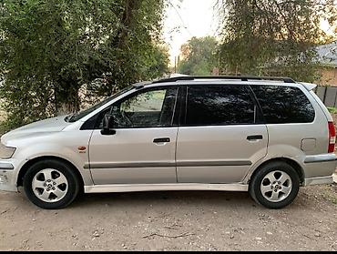 боковой тырмоо: Mitsubishi Space Wagon: 2000 г., 2.4 л, Механика, Бензин, Универсал — 2
