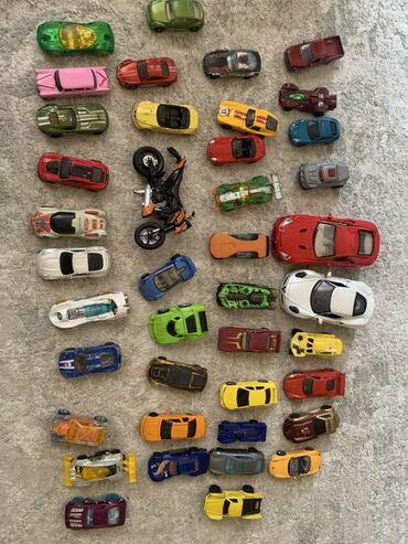 спальни для кукол: Коллекция игрушечных машинок и мотоцикла - Набор из множества