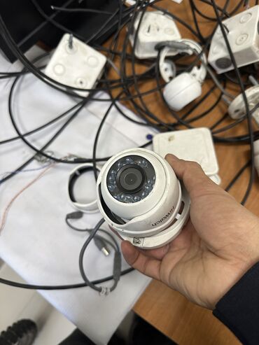 hikvision: Продаю камеры видеонаблюдения внутренние 3 шт hi watch 1 шт наружная