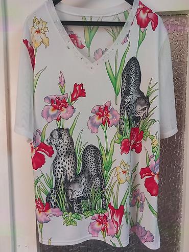 Women's Clothing: Ženska majica sa V-izrezom i kratkim rukavima. Osnovna boja je bela — 2