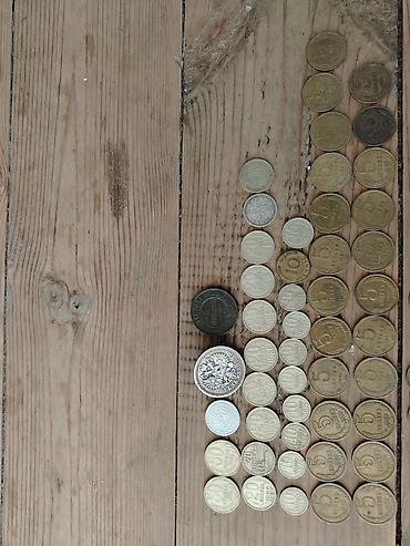 Sikkələr: Təqdim olunur: - Müxtəlif dövrlərə aid kağız pullar: Azərbaycan — 5