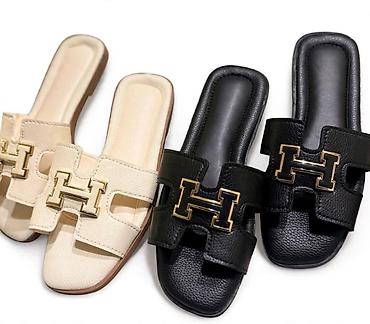 ugg sandals: Ženske papuče sa otvorenim prstima, dostupne u bež i crnoj boji. Model — 1