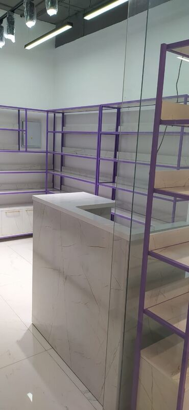 торговое оборудование для обуви: Продаю готовые полки и ресепшен для бизнеса, сделано из качественного