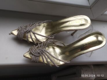 обувь зимние: Басаножки б/у один раз одела на свадьбу