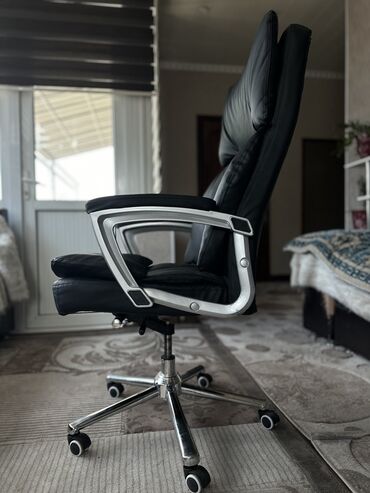 кресло для парихмахера: Салон креслолору