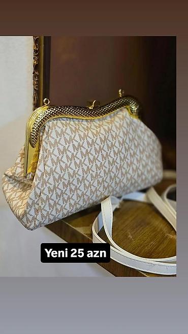 michael kors: Qadın çantası – bej rəngli monoqram naxışlı (MK pattern), qızılı metal — 1