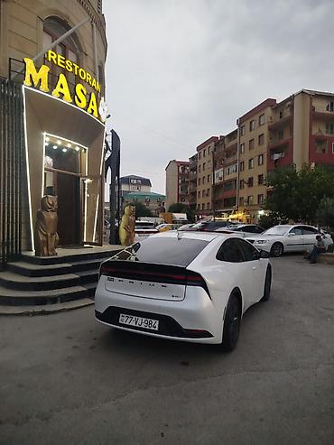 prius sveca: Toyota Prius: 2 l | 2024 il Sedan — 9