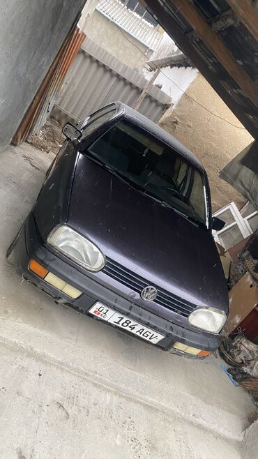 тойата прада: Volkswagen Golf: 1993 г., 1.6 л, Механика, Бензин, Универсал