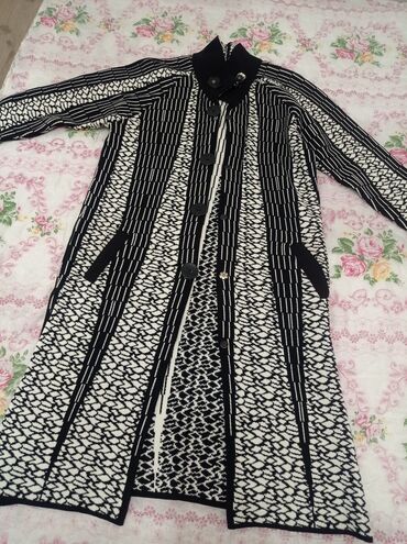 isci geyimi: Satılır jacket. qiymət 15azn . ünvan Saray . razmer 2XL