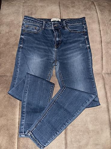 haljina a kroja: Stradivarius farmerice
velicina 40 — 1